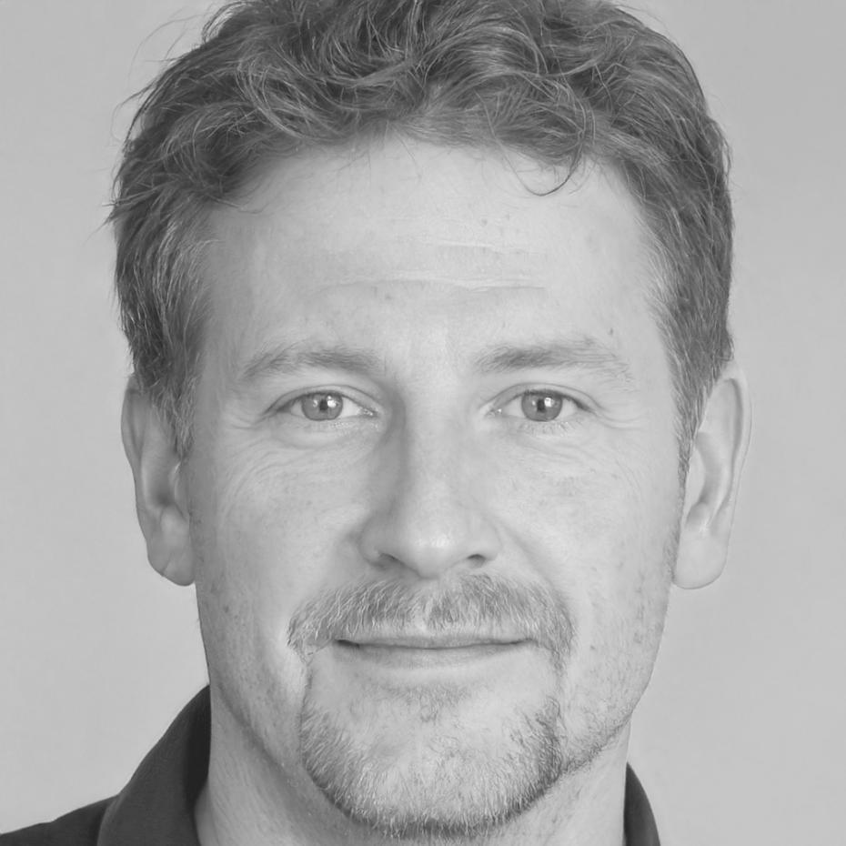 Portrait de Pierre Dubois, expert financier